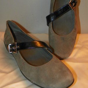 NEW ASGI Ladies' Mary Janes Sz 9 M